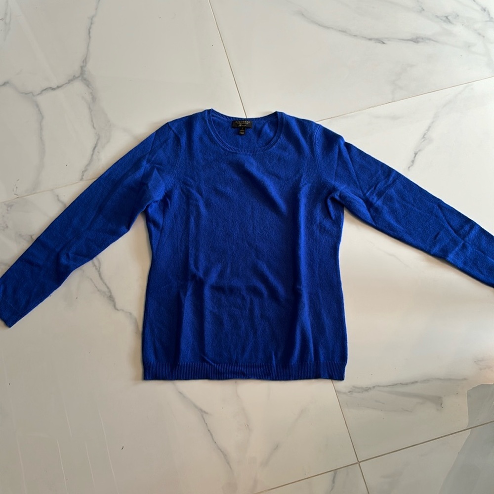 Blue Cashmere Charter Club, Luxury sweater size medium, 100% cashmere